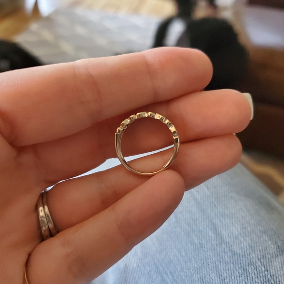 10k white gold and diamond ring - Picture 4 of 6